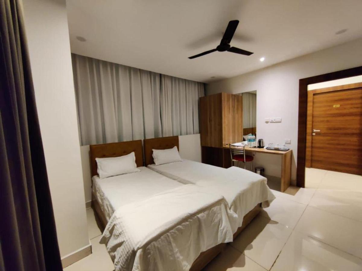Hotel Hibiscus Tree- Bachupally Hyderabad Eksteriør billede