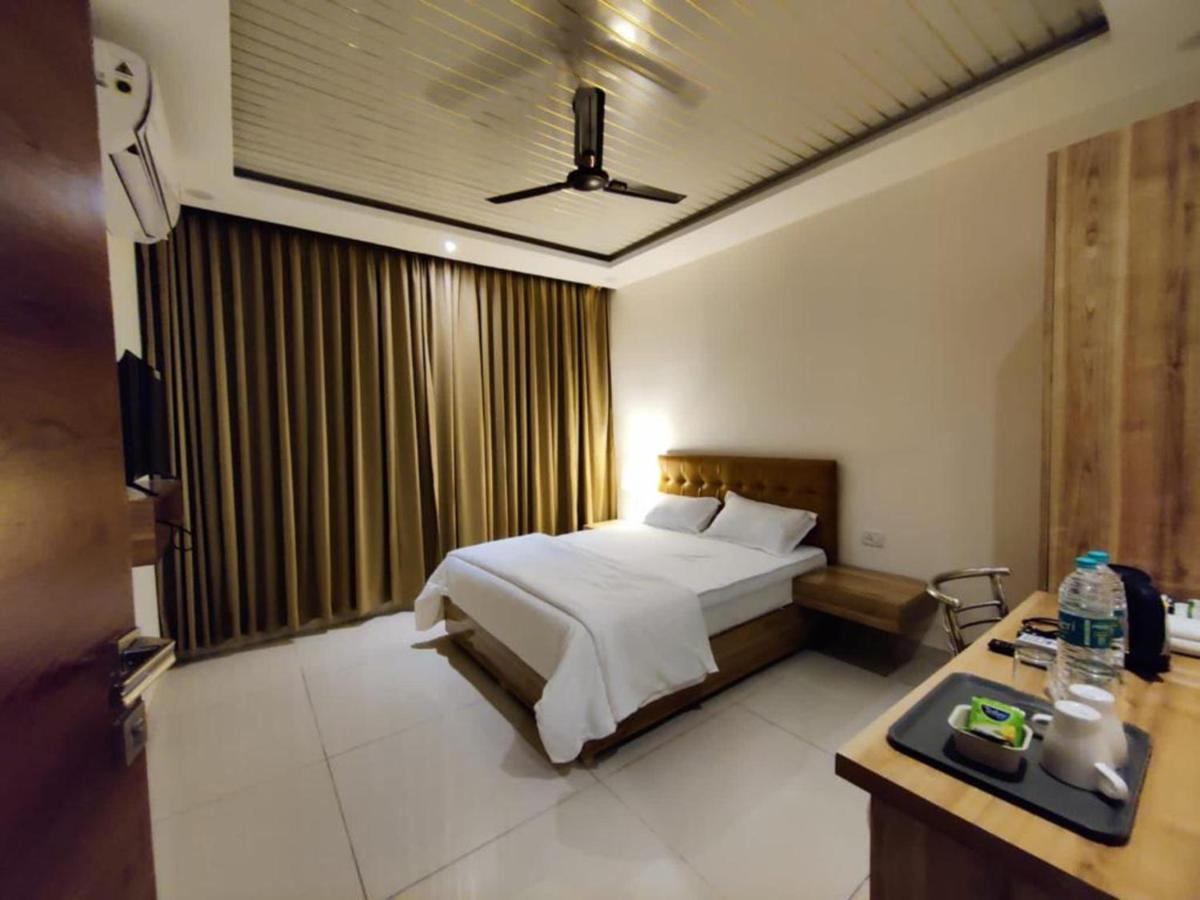 Hotel Hibiscus Tree- Bachupally Hyderabad Eksteriør billede