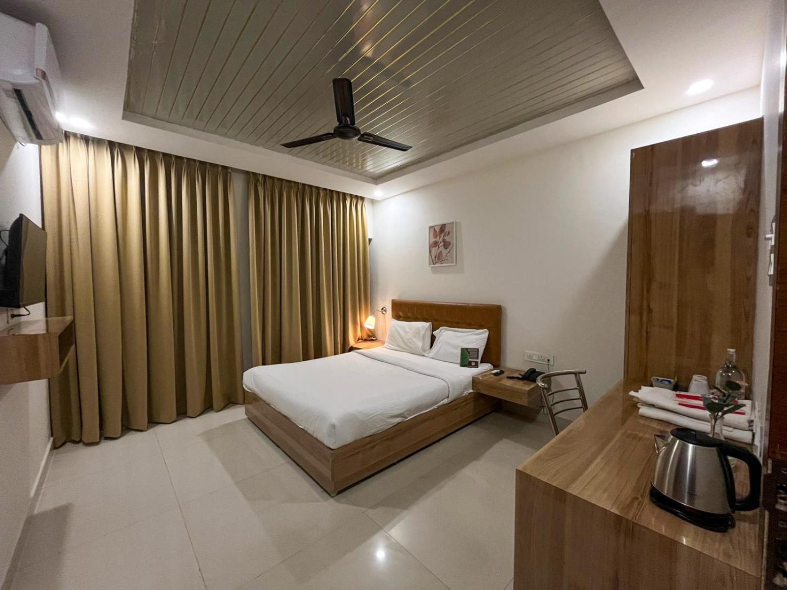 Hotel Hibiscus Tree- Bachupally Hyderabad Eksteriør billede