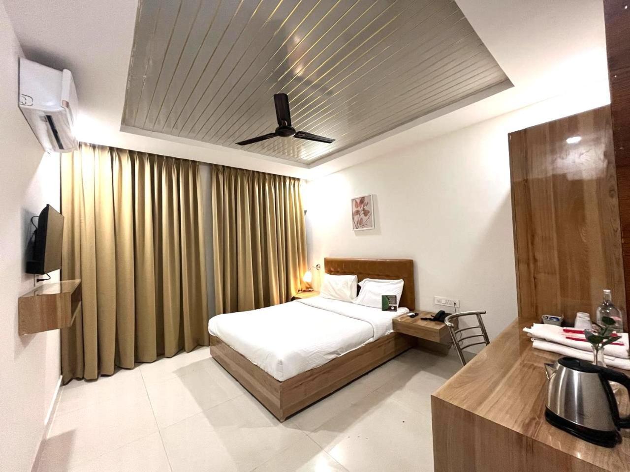 Hotel Hibiscus Tree- Bachupally Hyderabad Eksteriør billede
