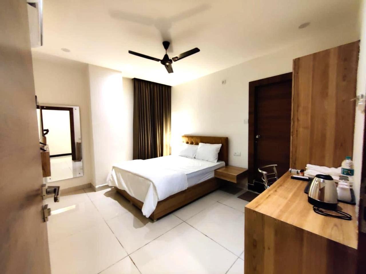 Hotel Hibiscus Tree- Bachupally Hyderabad Eksteriør billede
